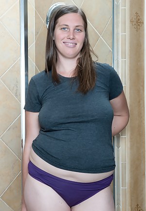 Chubby MILF Porn Pictures